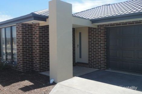 4 Holloway St, Manor Lakes, VIC 3024