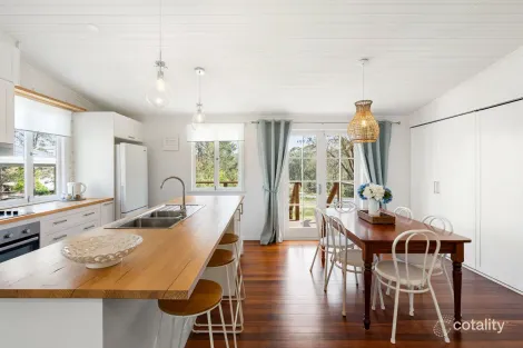 Property photo of 2 Ladybird Lane Crows Nest QLD 4355
