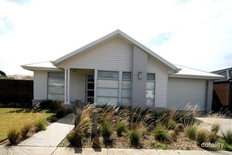 16 Shoalhaven Rd, Cowes, VIC 3922