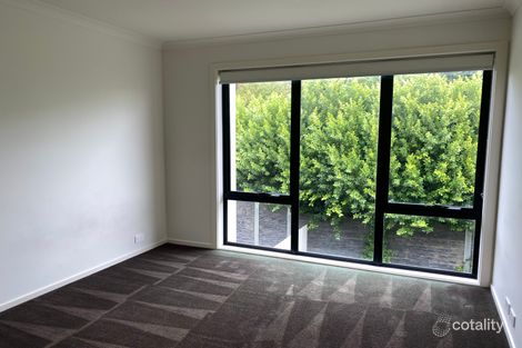 Property photo of 10 Greenwich Crescent Bundoora VIC 3083