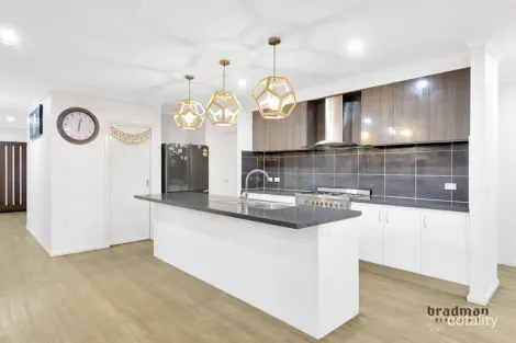 Property photo of 10 Fenwick Parade Mickleham VIC 3064