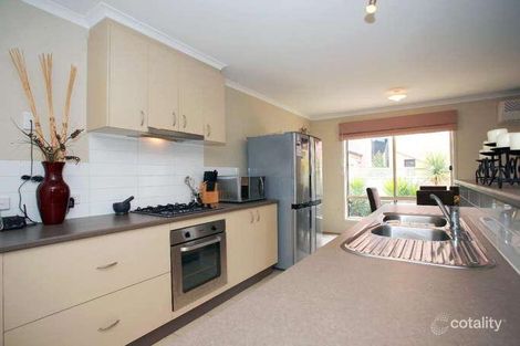 Property photo of 4 Thenford Close Cranbourne East VIC 3977