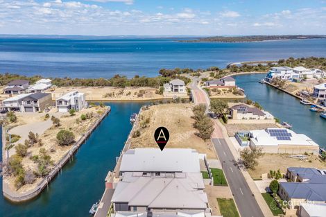 Property photo of 40 Estuary Place Wannanup WA 6210
