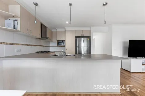 Property photo of 30 Kimberley Grove Pakenham VIC 3810