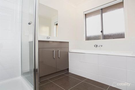 Property photo of 28 Diamond Parade Cobblebank VIC 3338