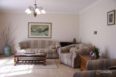 Property photo of 16 Homestead Place Mill Park VIC 3082
