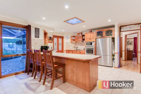 Property photo of 22 Tilba Court Berwick VIC 3806