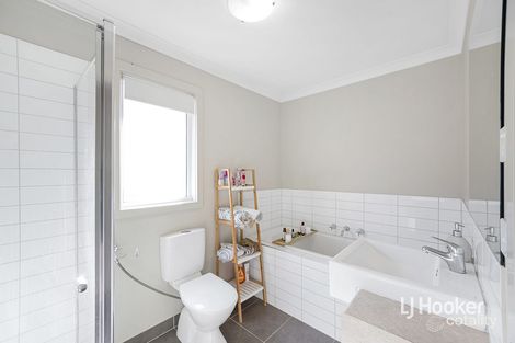 Property photo of 3/2 Westbury Parkway Roxburgh Park VIC 3064