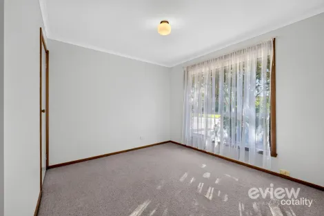 Property photo of 2/24 Oriole Drive Werribee VIC 3030