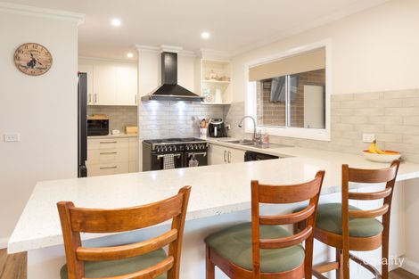 Property photo of 16 Baxter Court Lavington NSW 2641