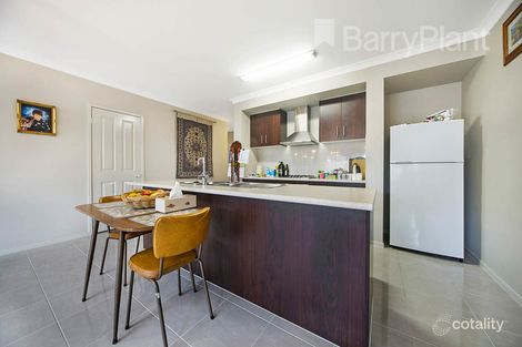 Property photo of 32 Mullein Bend Cranbourne North VIC 3977