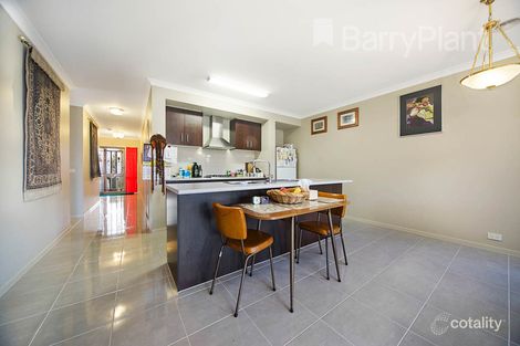 Property photo of 32 Mullein Bend Cranbourne North VIC 3977