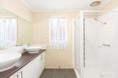 Property photo of 8 Hayes Court Pakenham VIC 3810