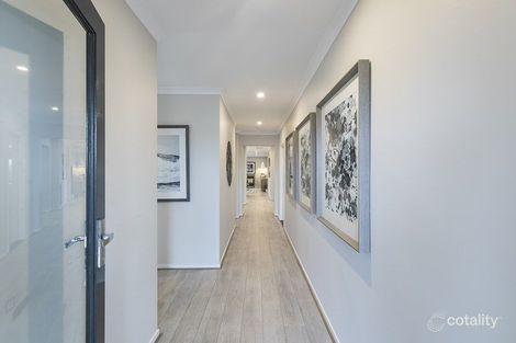 Property photo of 32 Bandicoot Loop Tarneit VIC 3029