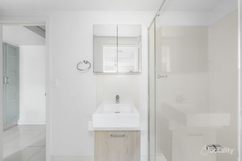 Property photo of 2/221 Sir Fred Schonell Drive St Lucia QLD 4067