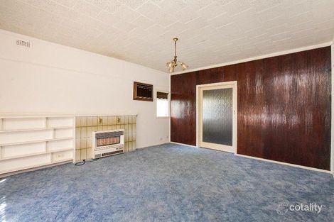 Property photo of 17 Welwyn Parade Deer Park VIC 3023