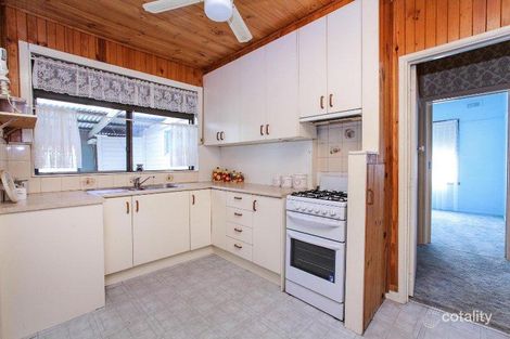 Property photo of 17 Welwyn Parade Deer Park VIC 3023