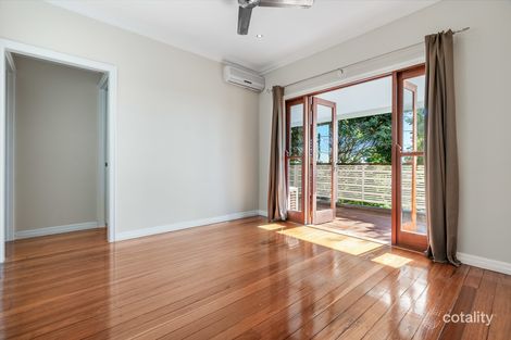Property photo of 104 Drayton Terrace Wynnum QLD 4178