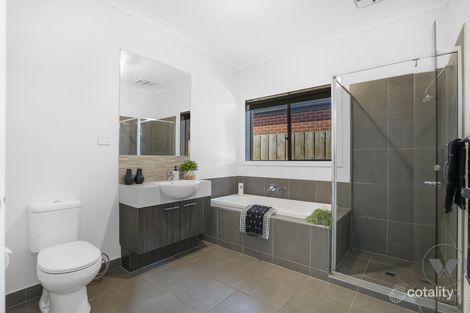 Property photo of 15 Ravenshaw Chase Tarneit VIC 3029