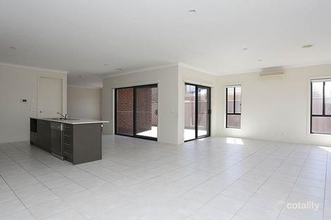 Property photo of 36 Hascombe Drive Caroline Springs VIC 3023