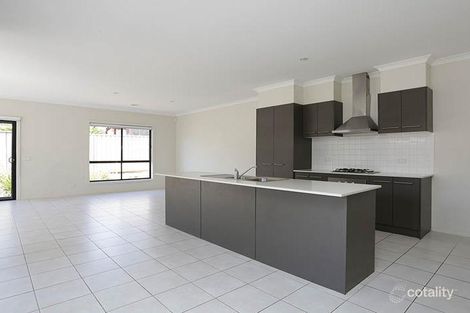 Property photo of 36 Hascombe Drive Caroline Springs VIC 3023