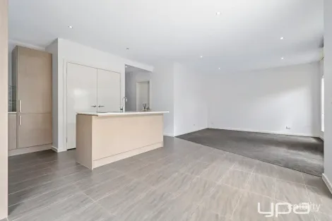 Property photo of 2/3 Scarborough Crescent Harkness VIC 3337