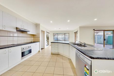 Property photo of 21 Kuranda Crescent Berwick VIC 3806