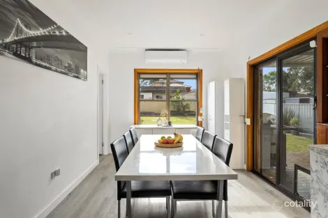 102 Weringa Ave, Lake Heights, NSW 2502