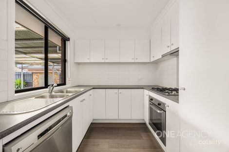 Property photo of 10 Massie Circuit Sunbury VIC 3429