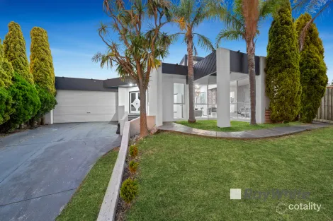 Property photo of 4 Taree Close Pakenham VIC 3810
