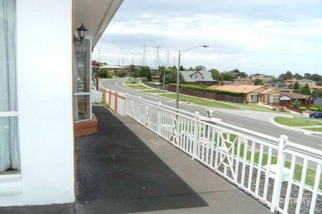 Property photo of 105 Gleneagles Drive Endeavour Hills VIC 3802