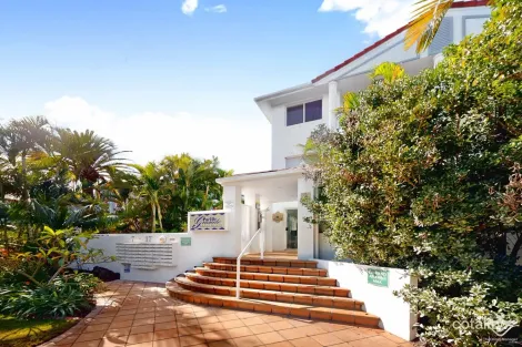 Property photo of 25/7-17 Purli Street Surfers Paradise QLD 4217