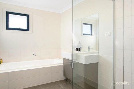 Property photo of 11 Spriggs Drive Croydon VIC 3136