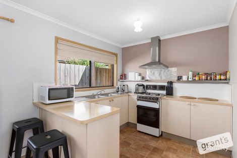 Property photo of 2/11 Blue Gum Court Narre Warren VIC 3805