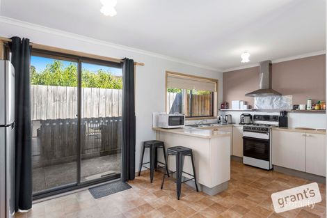 Property photo of 2/11 Blue Gum Court Narre Warren VIC 3805