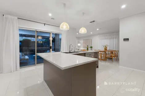 Property photo of 4 Lagoon Row Officer VIC 3809