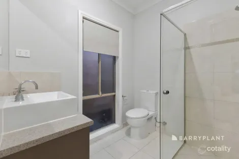 Property photo of 4 Lagoon Row Officer VIC 3809