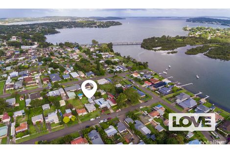 24 Lake Rd, Fennell Bay, NSW 2283