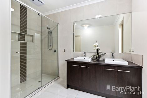 Property photo of 30 Charlbury Crescent Cranbourne North VIC 3977