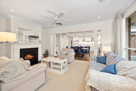 Property photo of 9 Woningary Crescent Doreen VIC 3754