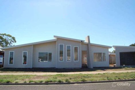 17 Sturt St, Koroit, VIC 3282