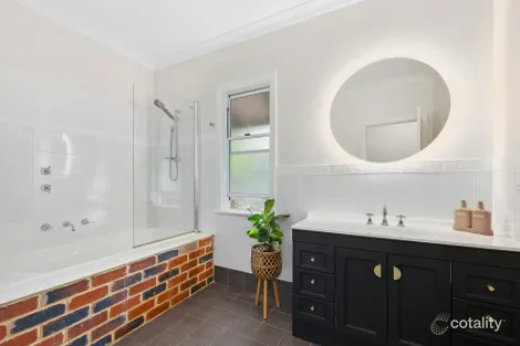 Property photo of 2 Tee Avenue Mundaring WA 6073