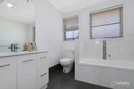 Property photo of 19 Lawrence Street Wodonga VIC 3690