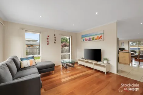 Property photo of 2/11 Douglas Road Cowes VIC 3922