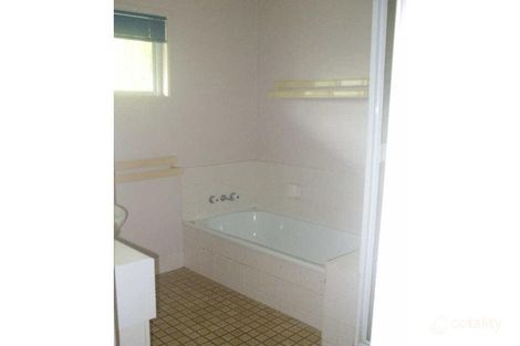 Property photo of 4 Thomas Place Emerald QLD 4720