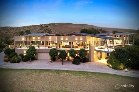 Property photo of 100 Moore Road Sunbury VIC 3429