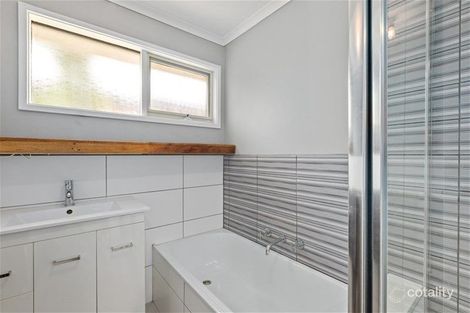Property photo of 208 Hall Road Carrum Downs VIC 3201