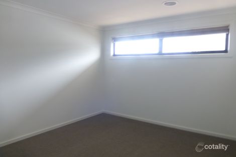 Property photo of 92 Treeve Parkway Werribee VIC 3030