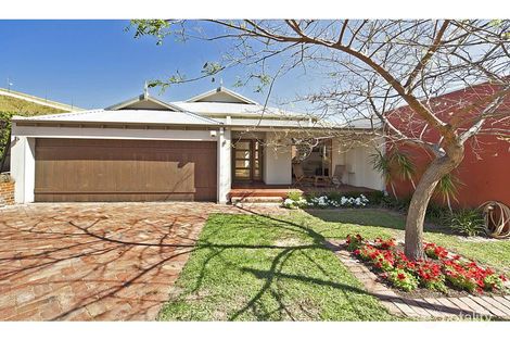 2/12 Kitchener Rd, Melville, WA 6156