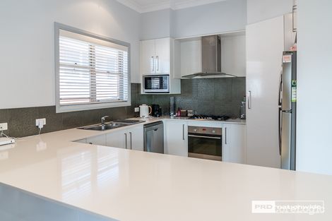 Property photo of 33 The Heights Hillvue NSW 2340